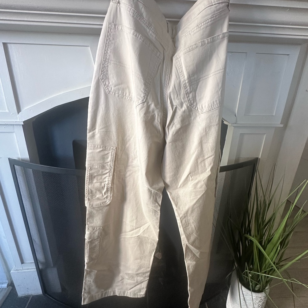 Woman’s Hollister Cargo Pants